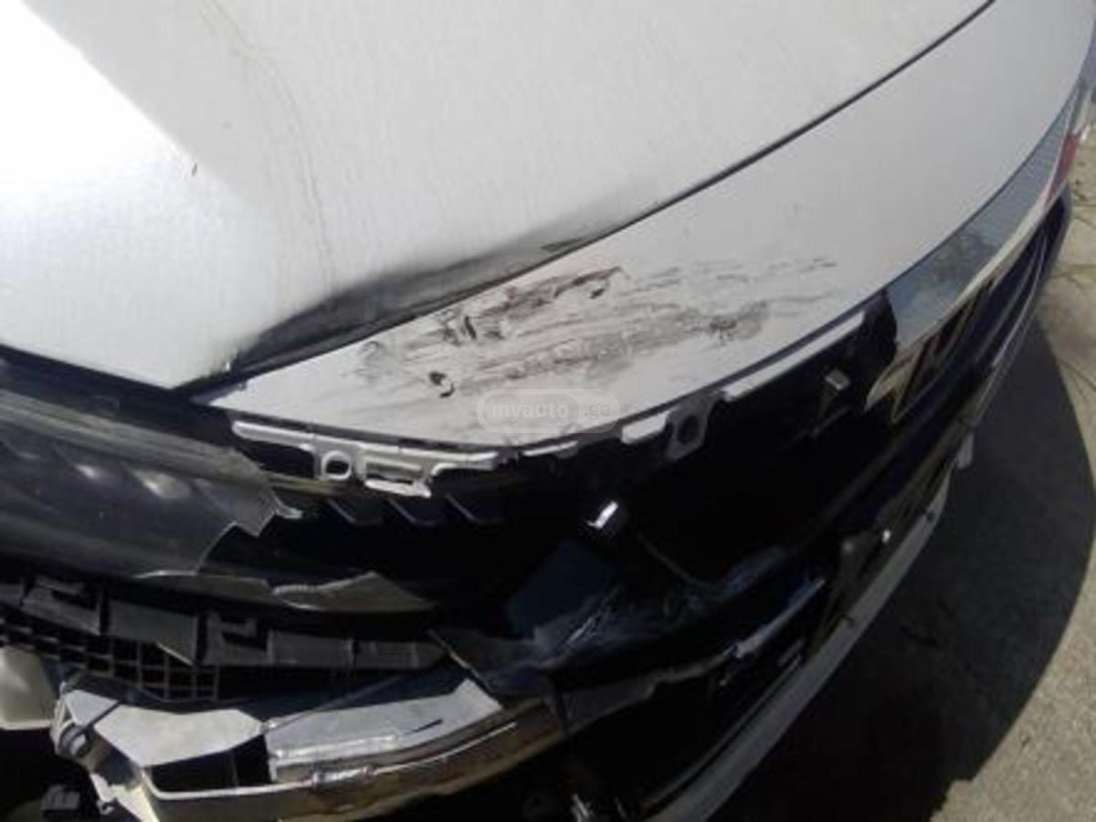 Honda Touring 2.0T 4dr Sedan Automat — миниатюра 6