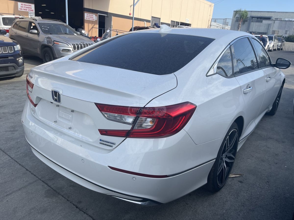 Honda Touring 2.0T 4dr Sedan Automat — миниатюра 8