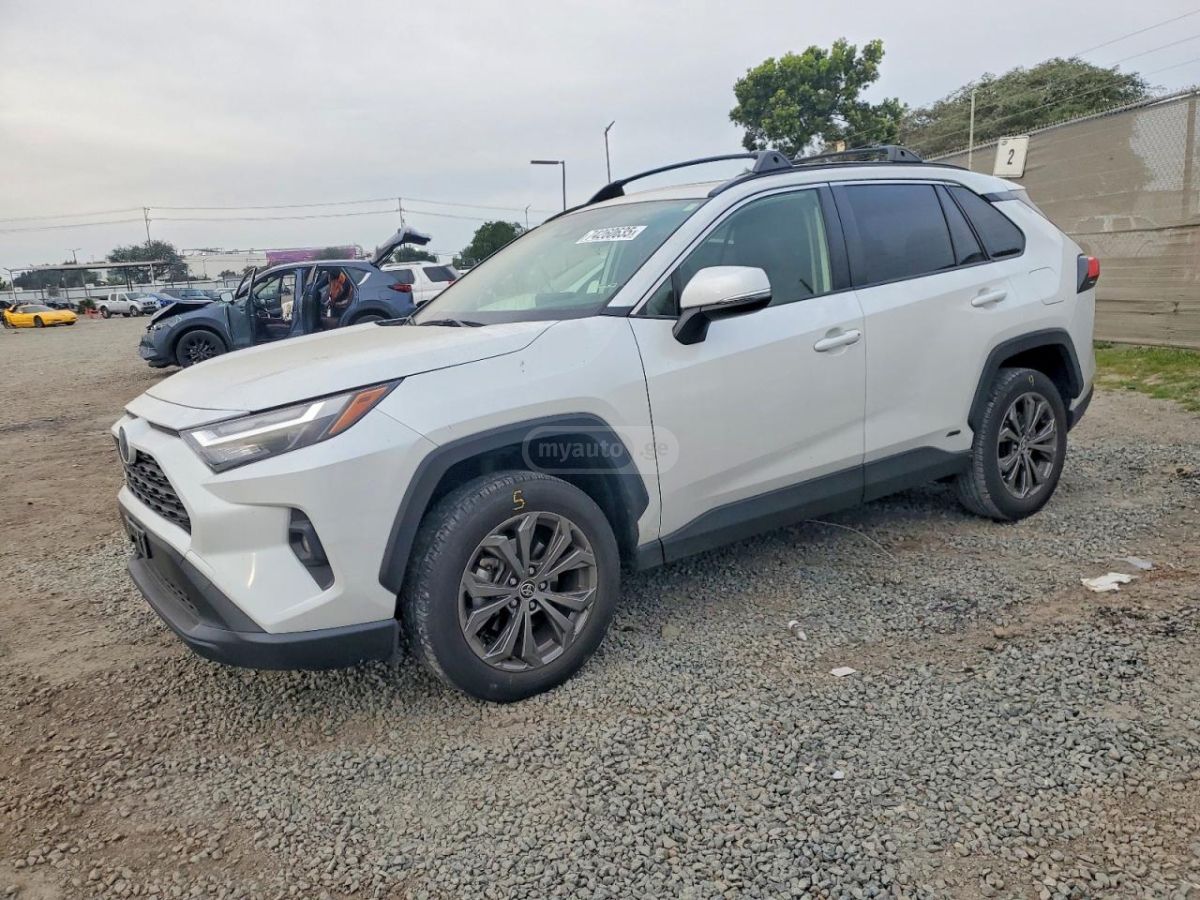Toyota RAV 4 - фото 1