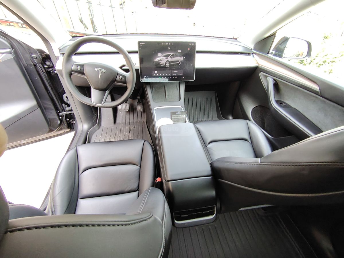 Tesla Model Y - фото 6