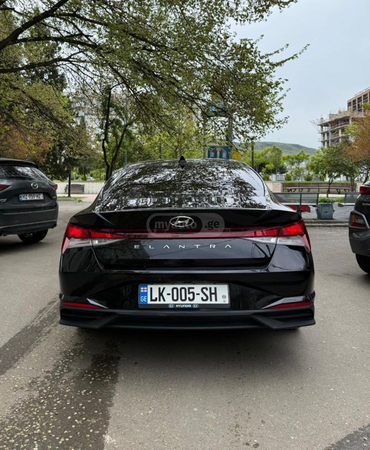 Hyundai Elantra - фото 3