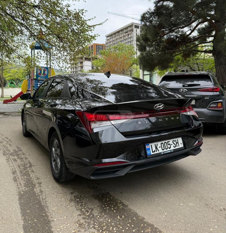 Hyundai Elantra - фото 4