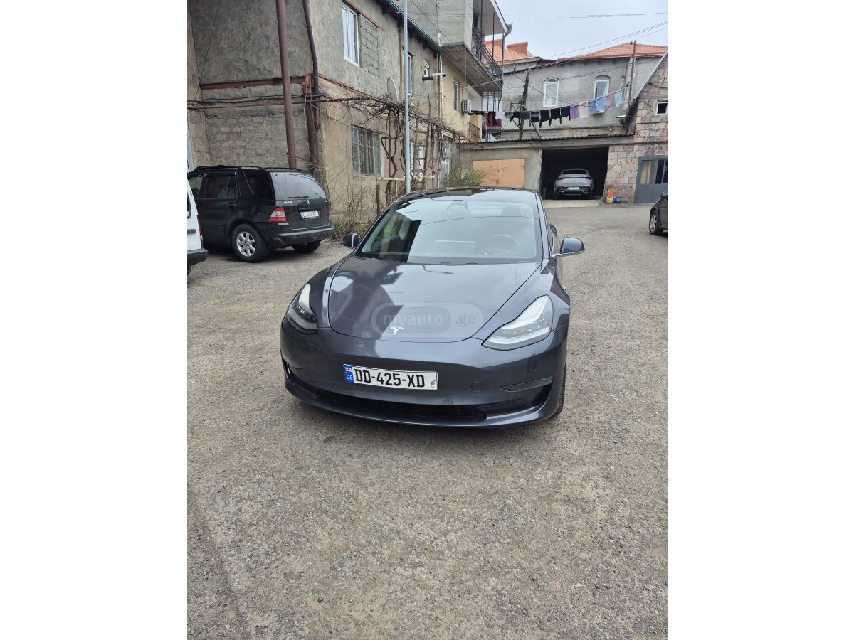Tesla Model 3 - фото 1