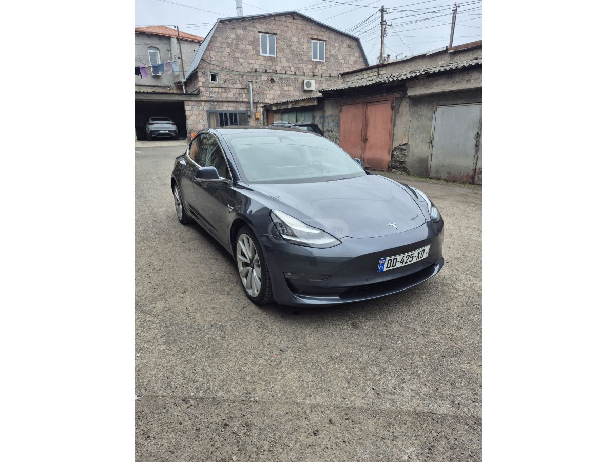 Tesla Model 3 - фото 3