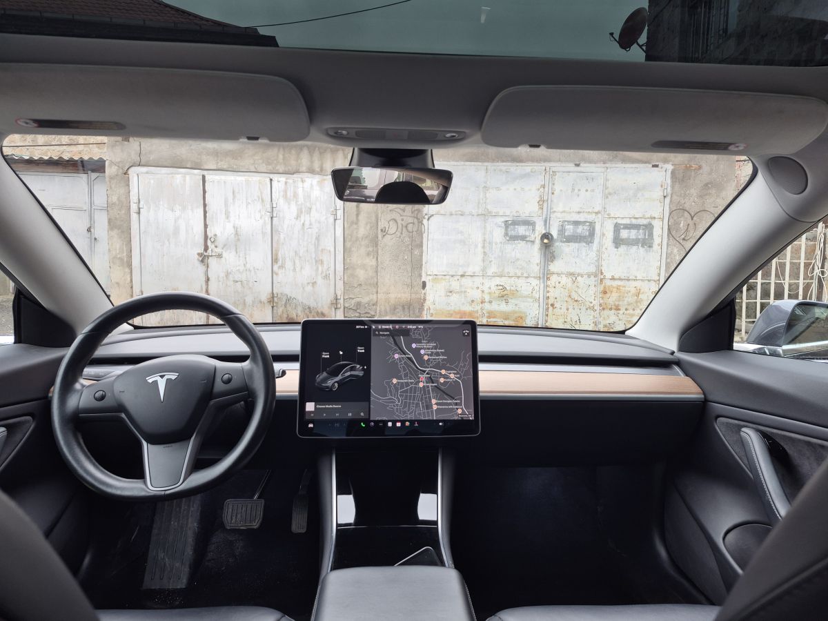Tesla Model 3 - фото 4