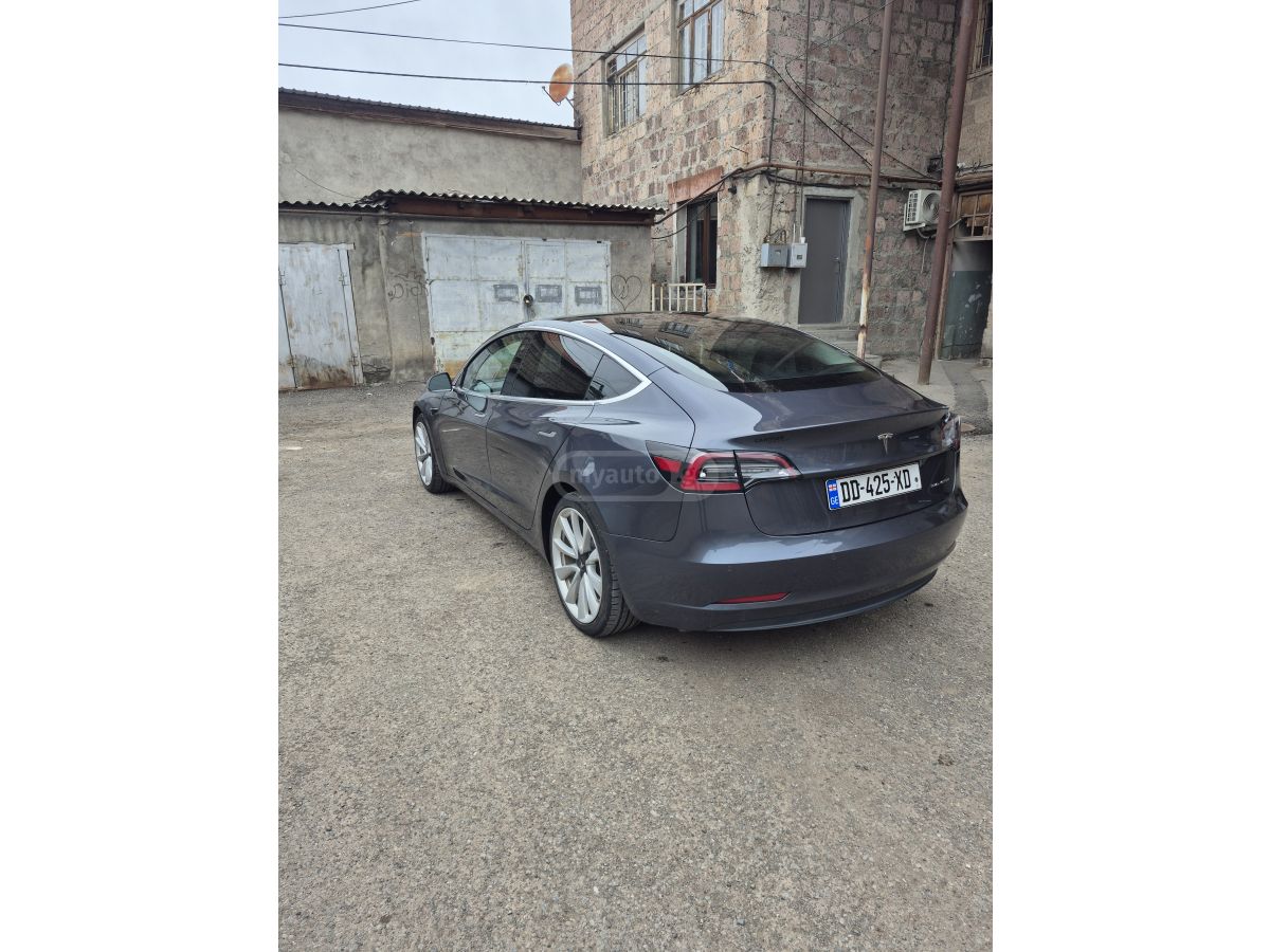 Tesla Model 3 - фото 9