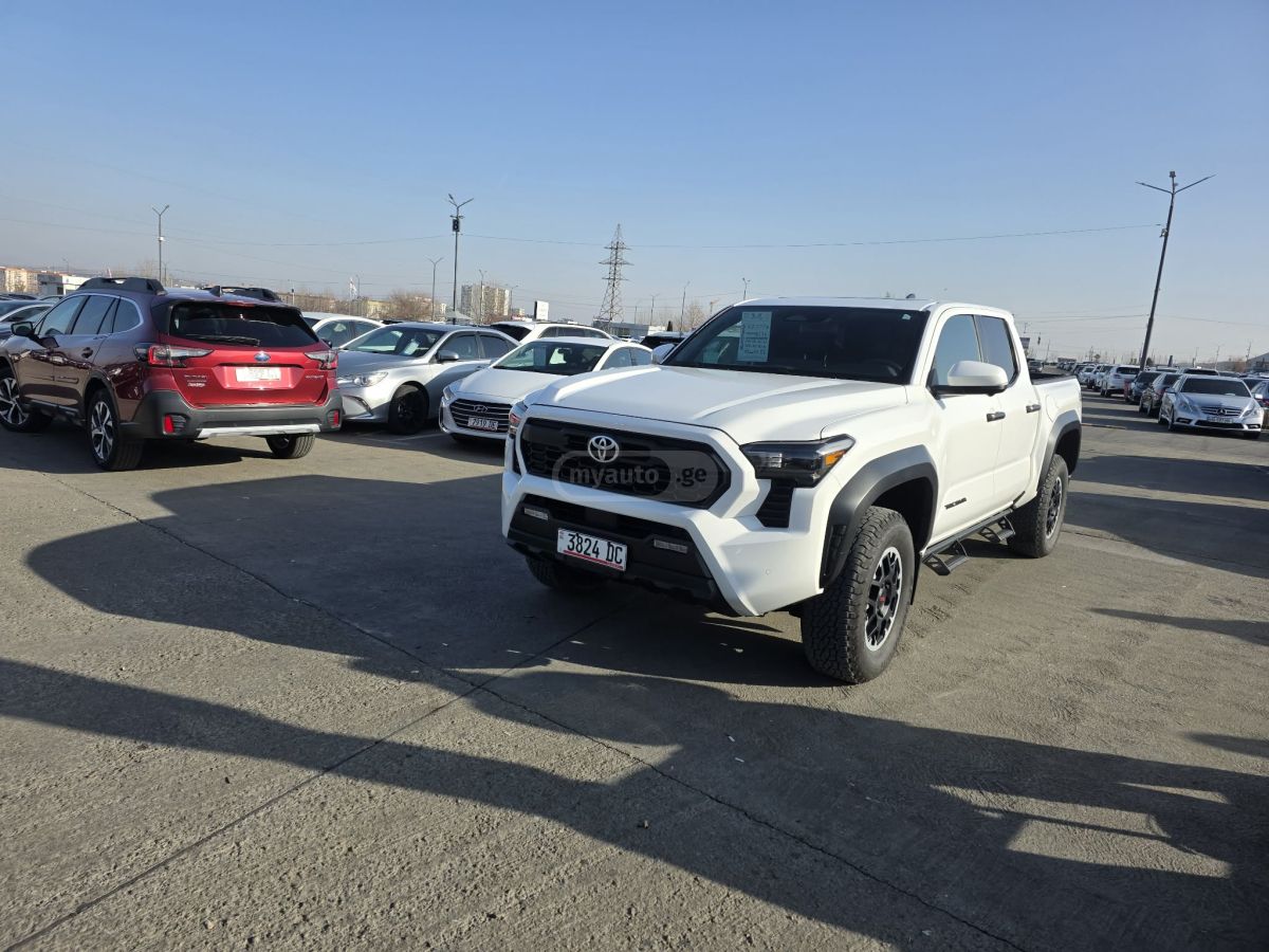 Toyota Tacoma - фото 1