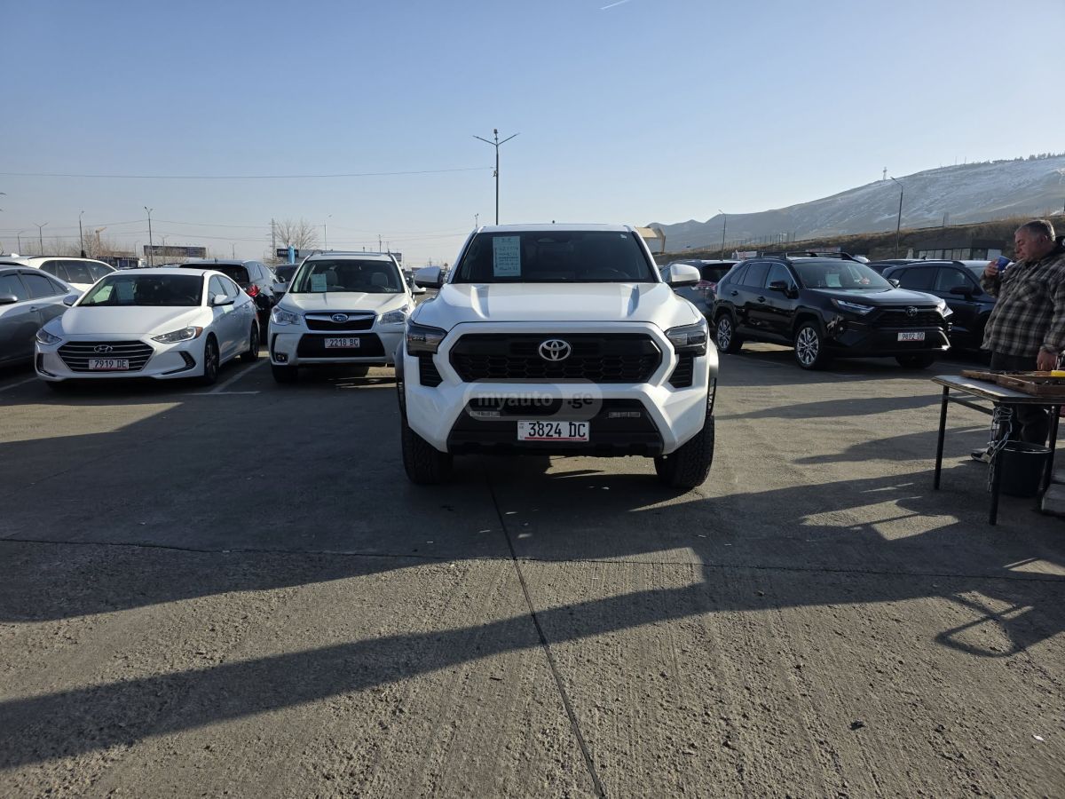 Toyota Tacoma - фото 2