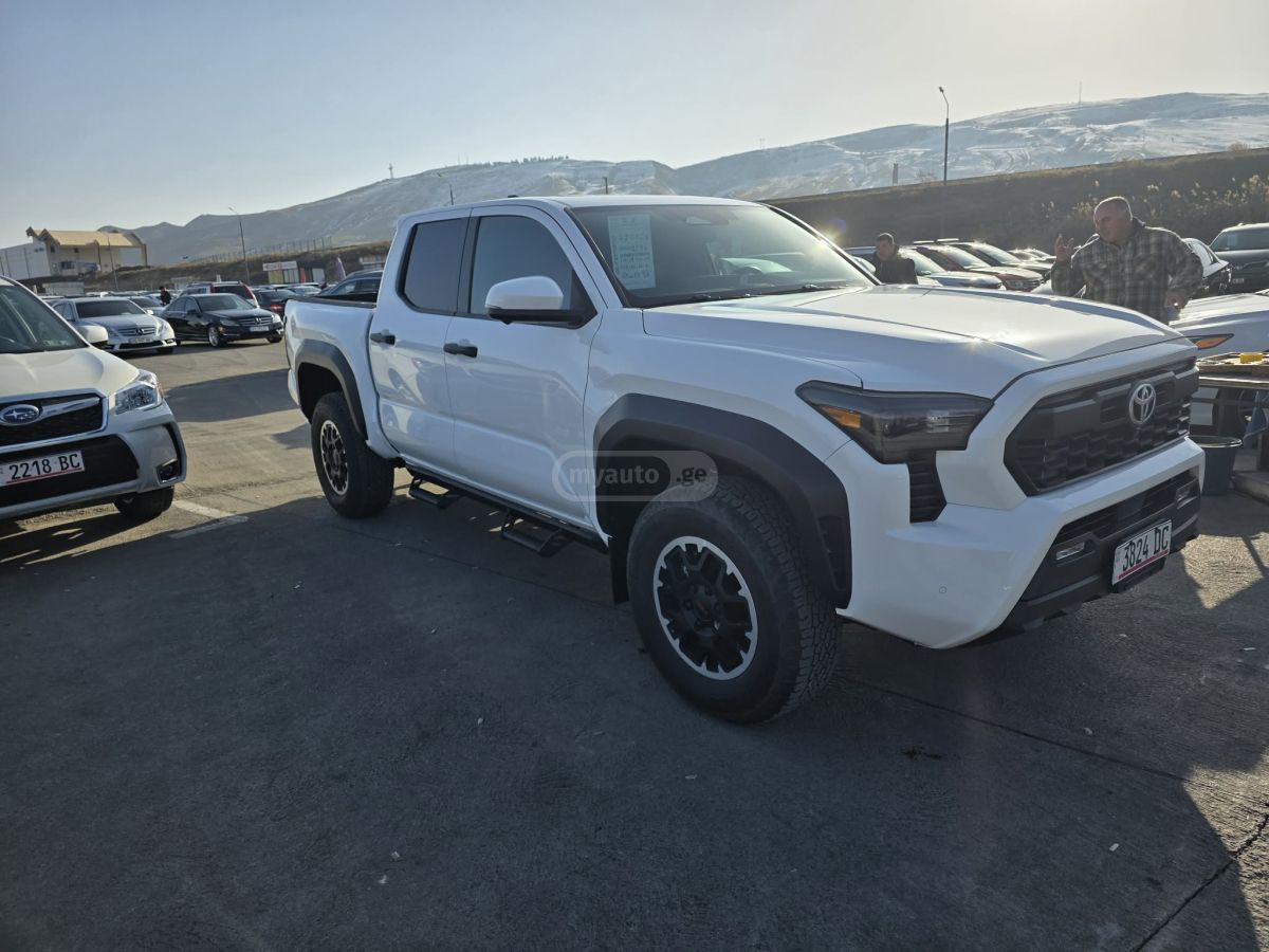 Toyota Tacoma - фото 3