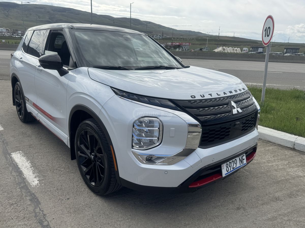 Mitsubishi Outlander - фото 1