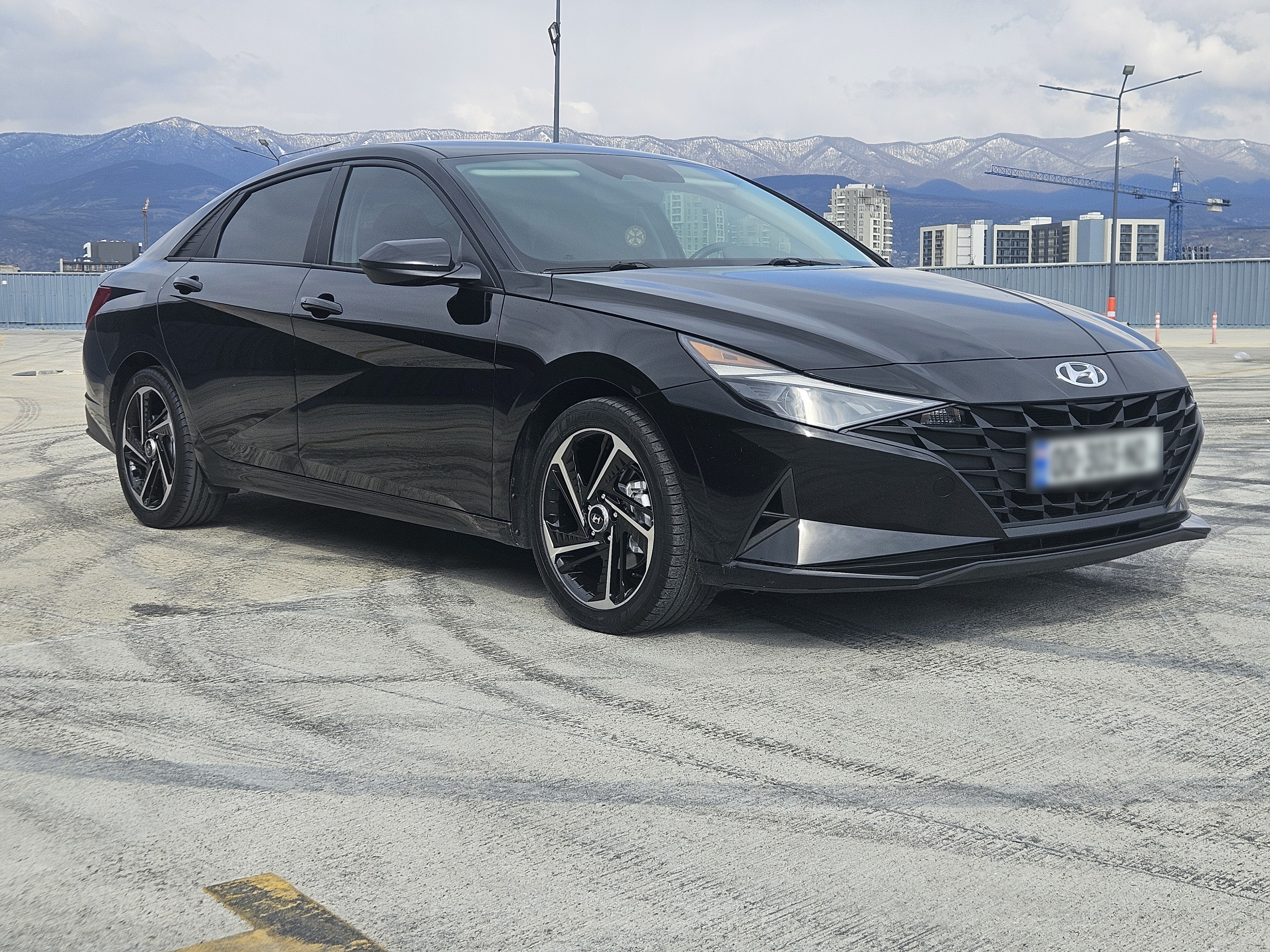 Hyundai Elantra - фото 1