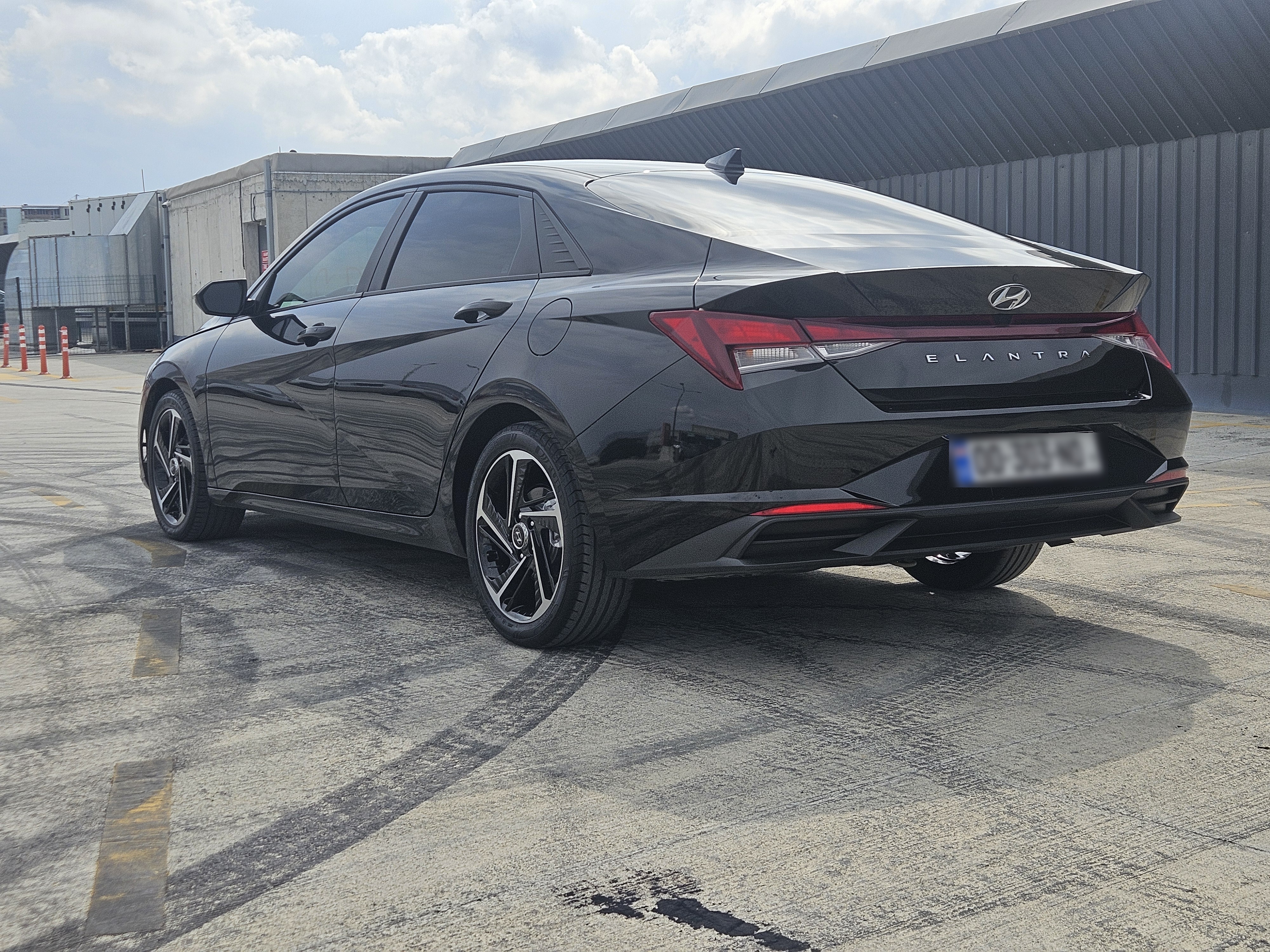 Hyundai Elantra - фото 3