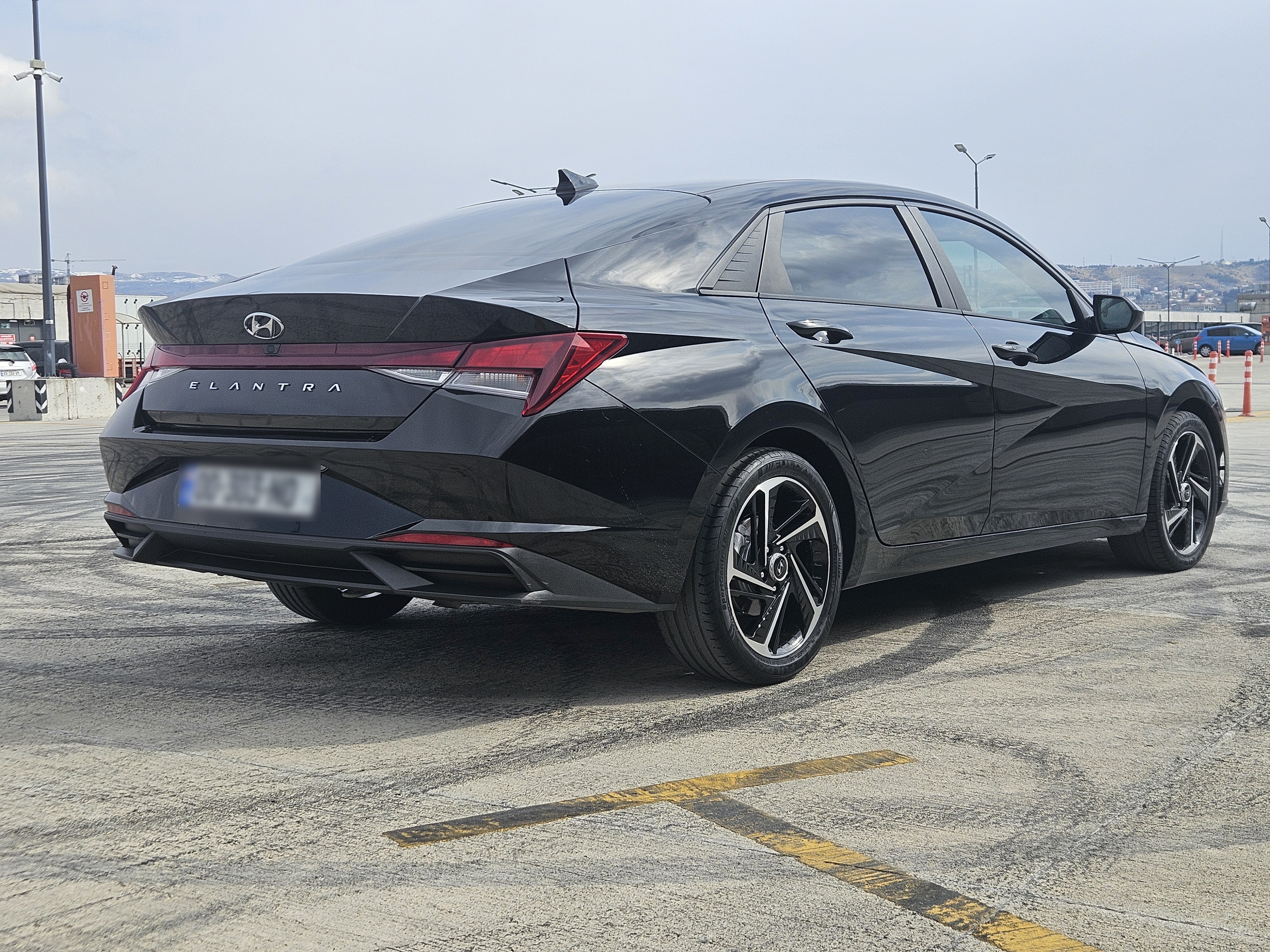 Hyundai Elantra - фото 4