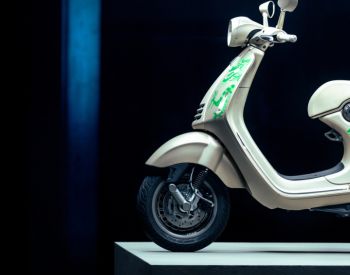 Vespa (VESPA 946)RED 