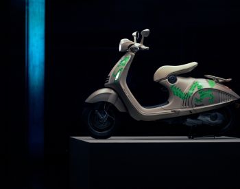 Vespa (VESPA 946)RED 