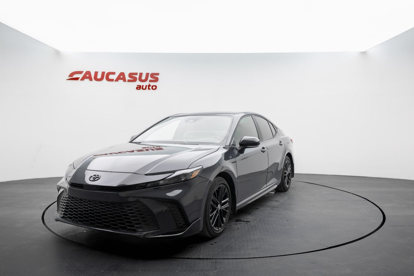 Toyota Camry - фото 1