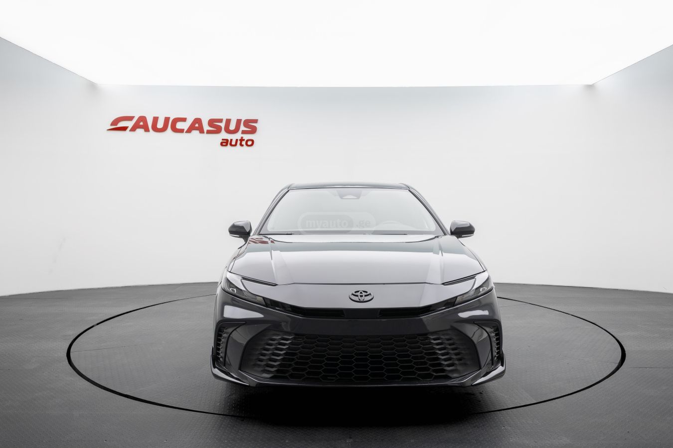 Toyota Camry - фото 2