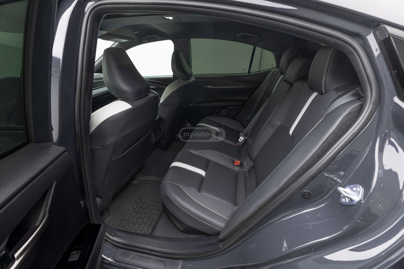 Toyota Camry - фото 8