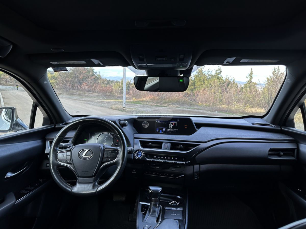 Lexus UX 250 h - фото 10