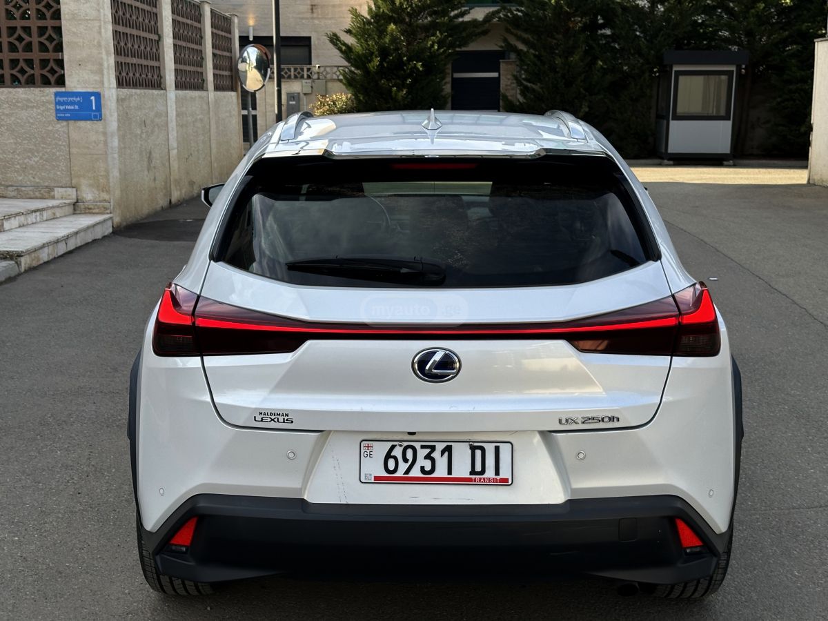 Lexus UX 250 h - фото 6