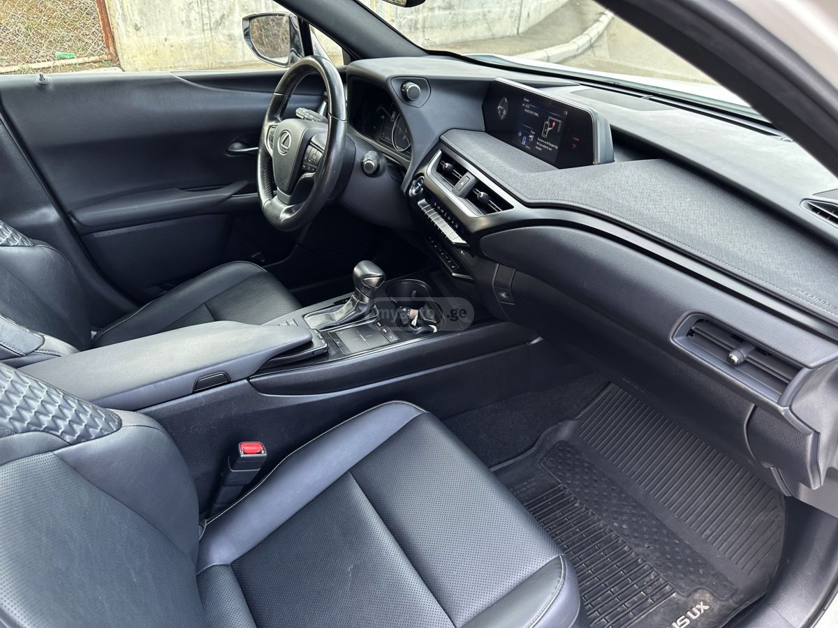 Lexus UX 250 h - фото 8