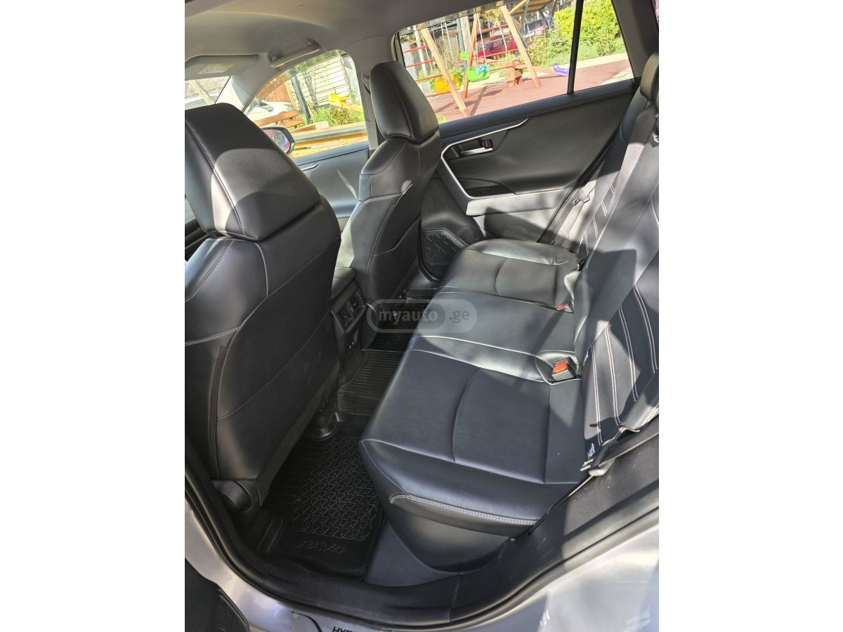 Toyota RAV 4 - фото 4