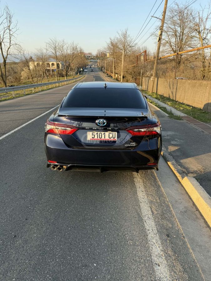 Toyota Camry - фото 3