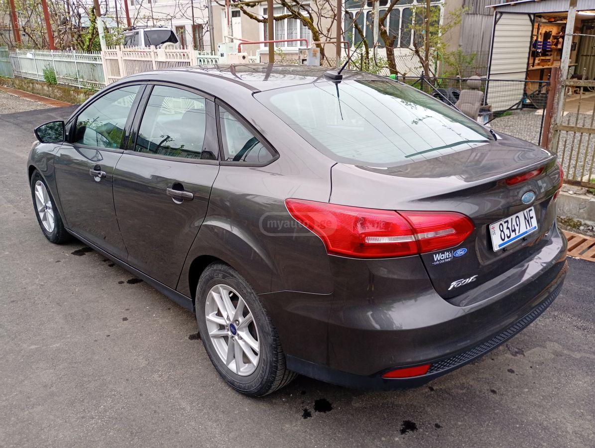 Ford Focus - фото 8
