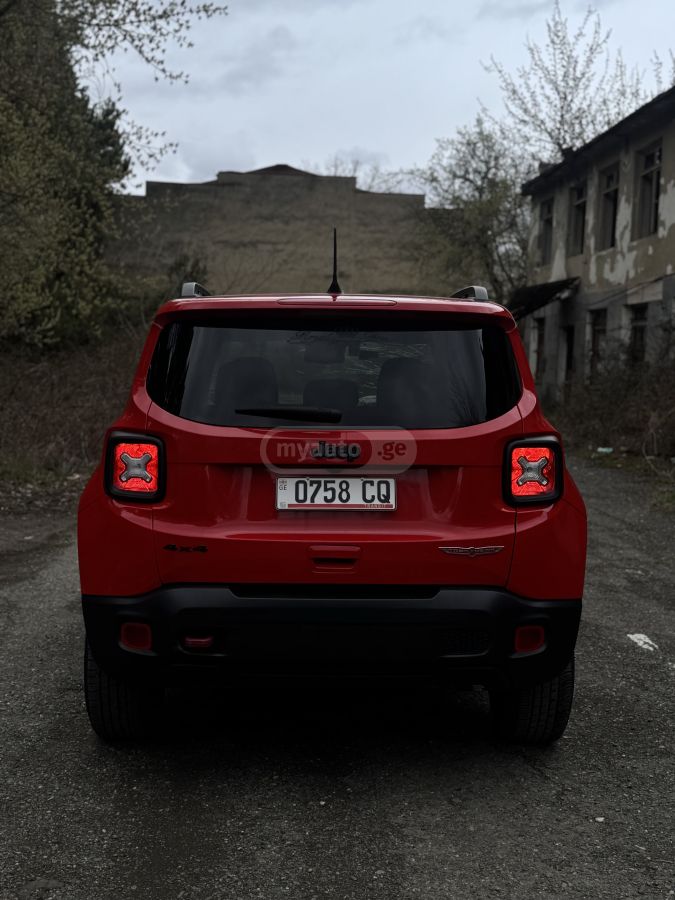 Jeep Renegade - фото 10