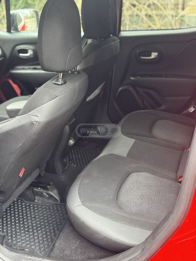 Jeep Renegade - фото 12