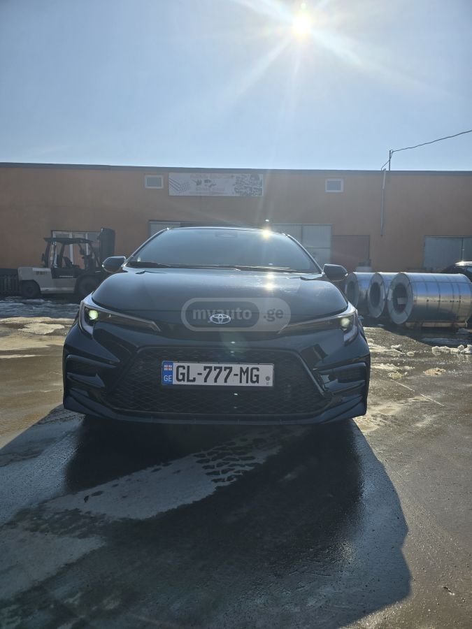 Toyota SE 4dr Sedan CVT — миниатюра 1