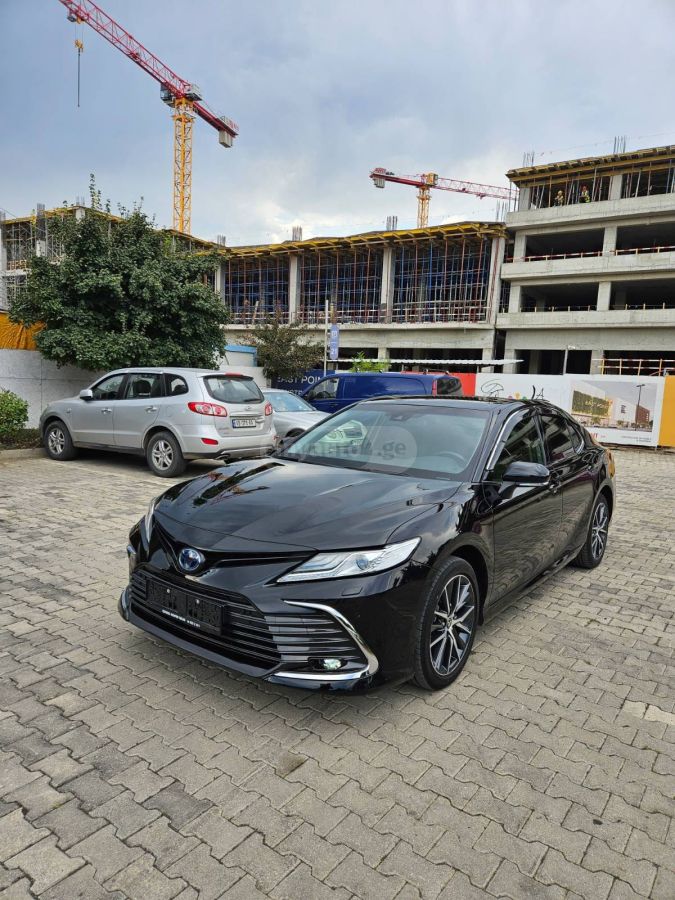 Toyota Camry - фото 1