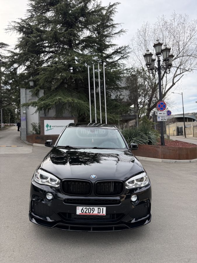 BMW X5 - фото 1