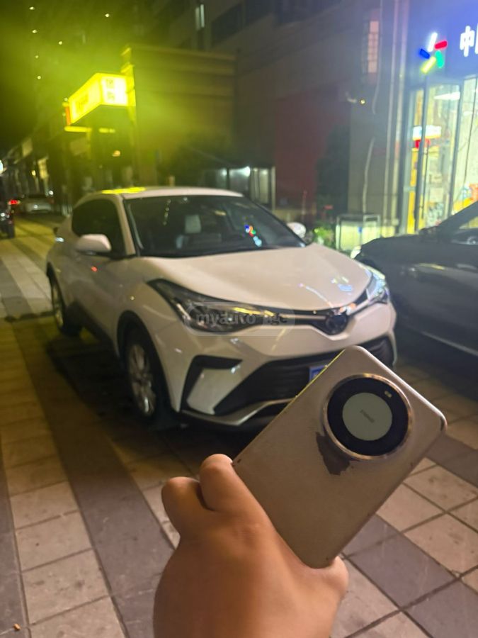 Toyota CHR - фото 1