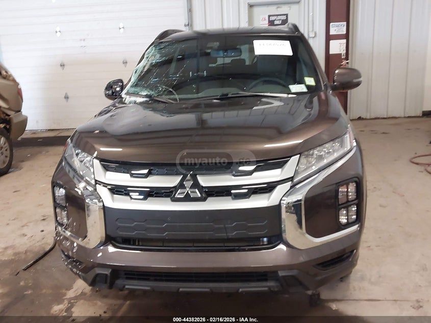 Mitsubishi Outlander Sport 2025 — миниатюра 11