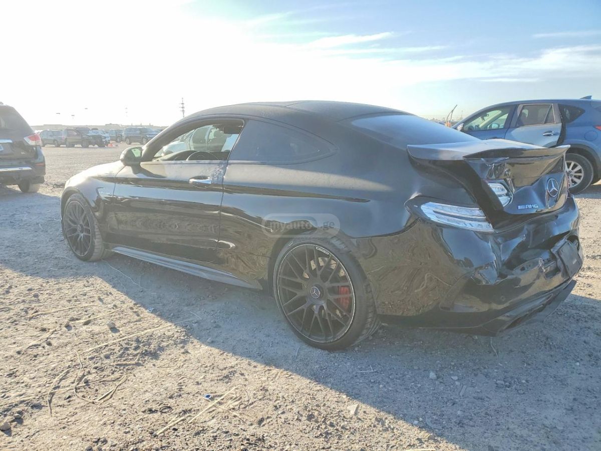 Mercedes-Benz C 63 AMG - фото 2