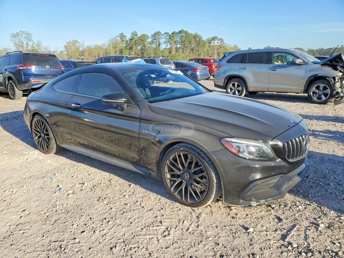 Mercedes-Benz C 63 AMG - фото 4