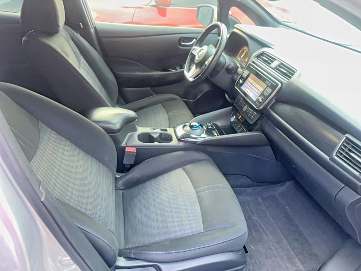 Nissan Leaf - фото 2