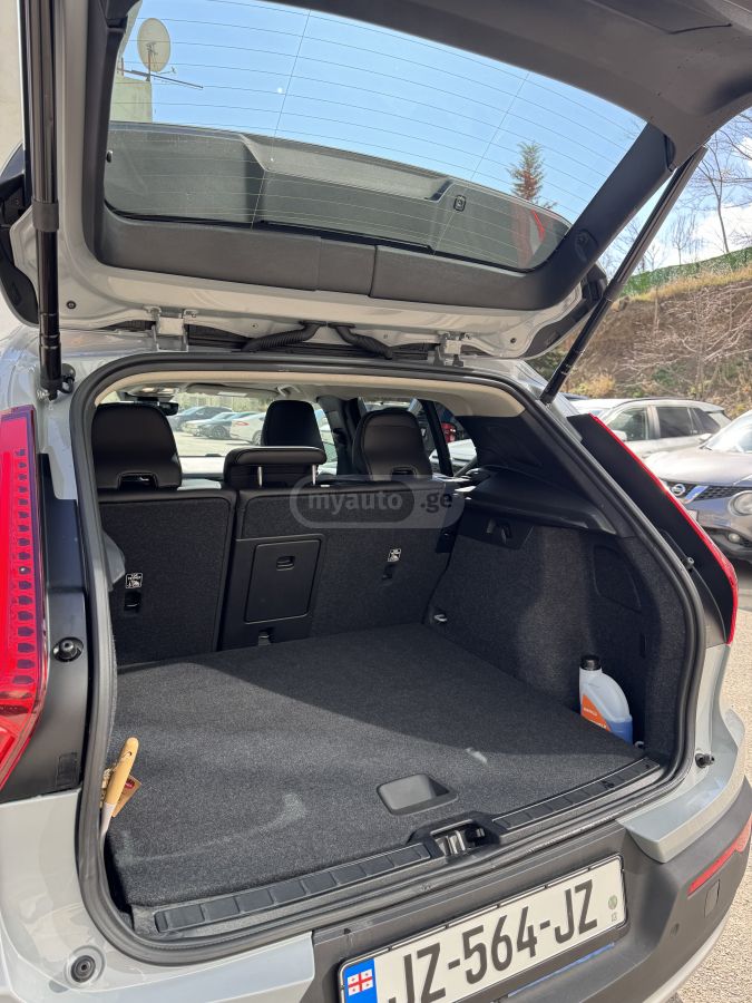 Volvo XC 40 Core Hybrid 2025 — миниатюра 13