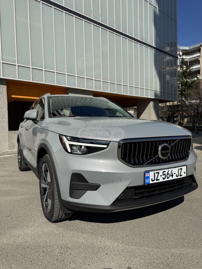 Volvo XC 40 Core Hybrid 2025 — миниатюра 2