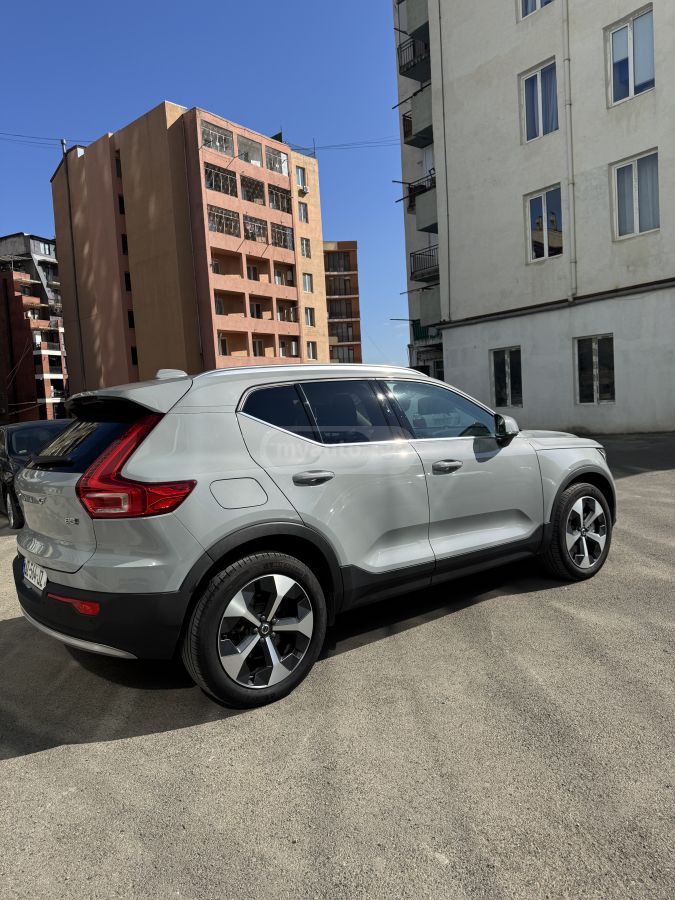 Volvo XC 40 Core Hybrid 2025 — миниатюра 4