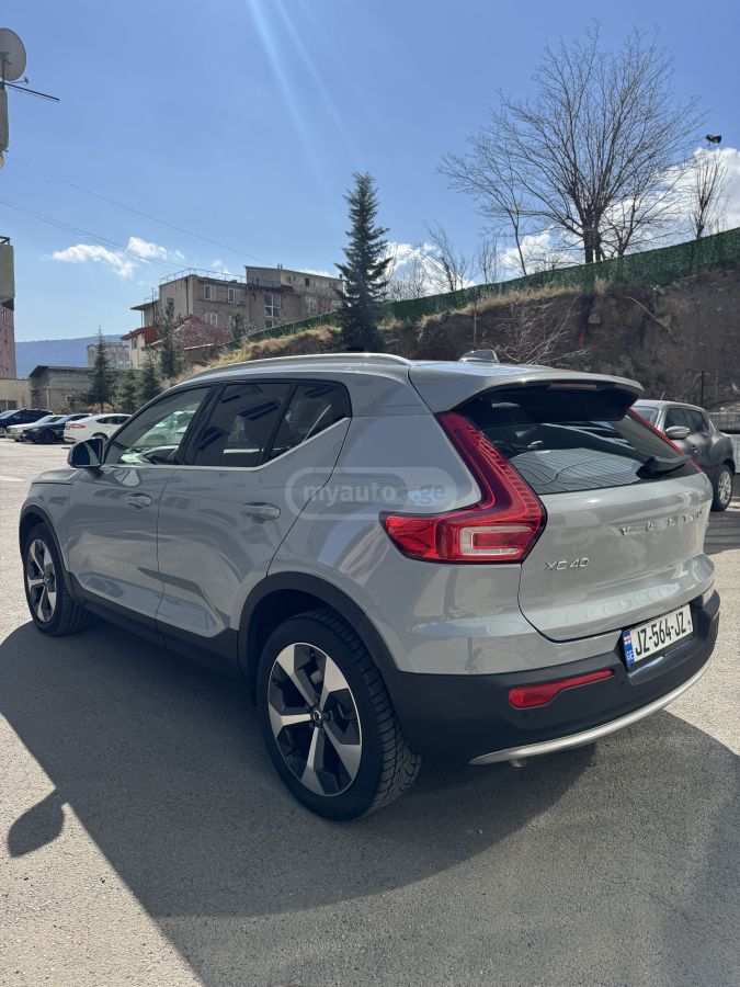 Volvo XC 40 Core Hybrid 2025 — миниатюра 6
