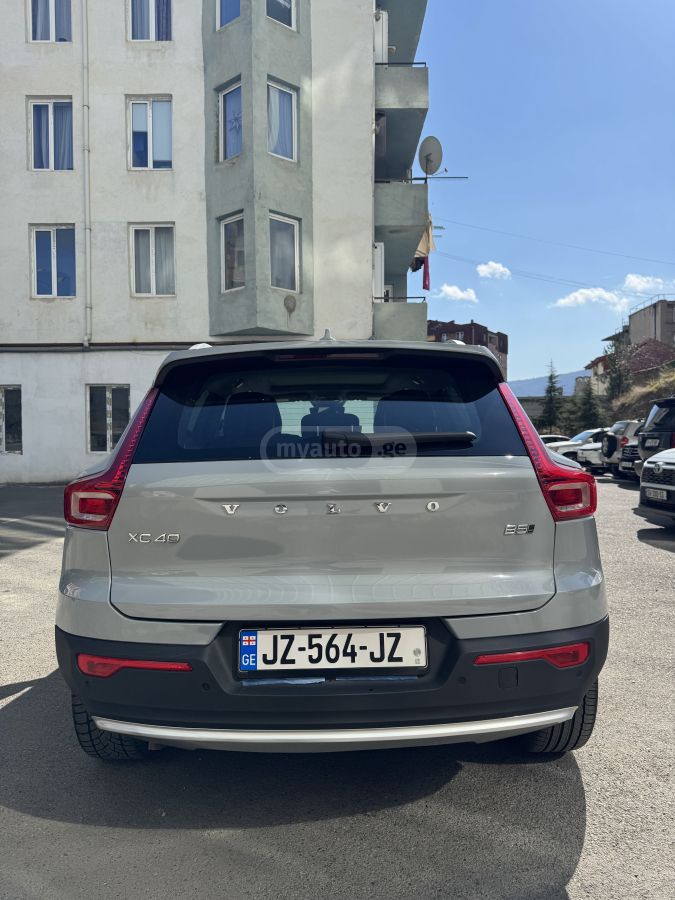 Volvo XC 40 Core Hybrid 2025 — миниатюра 7