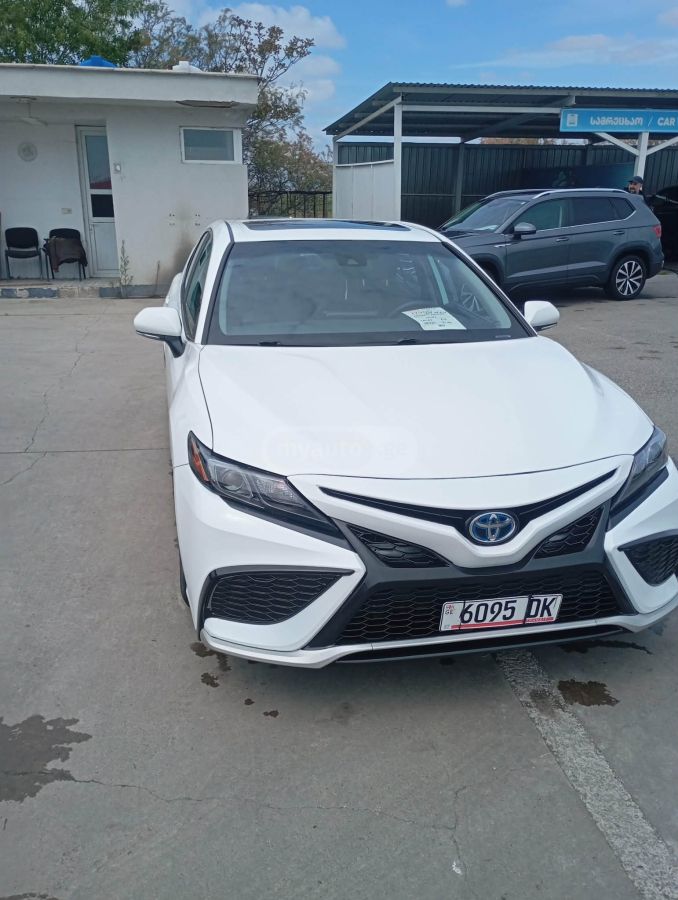 Toyota Camry - фото 1