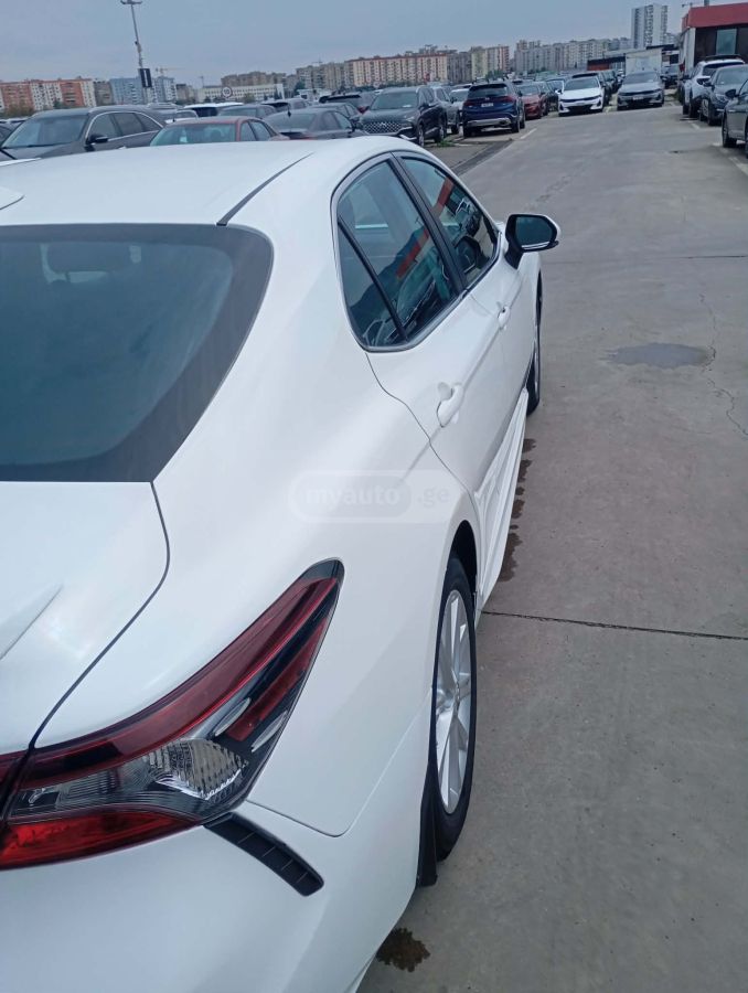 Toyota Camry - фото 2