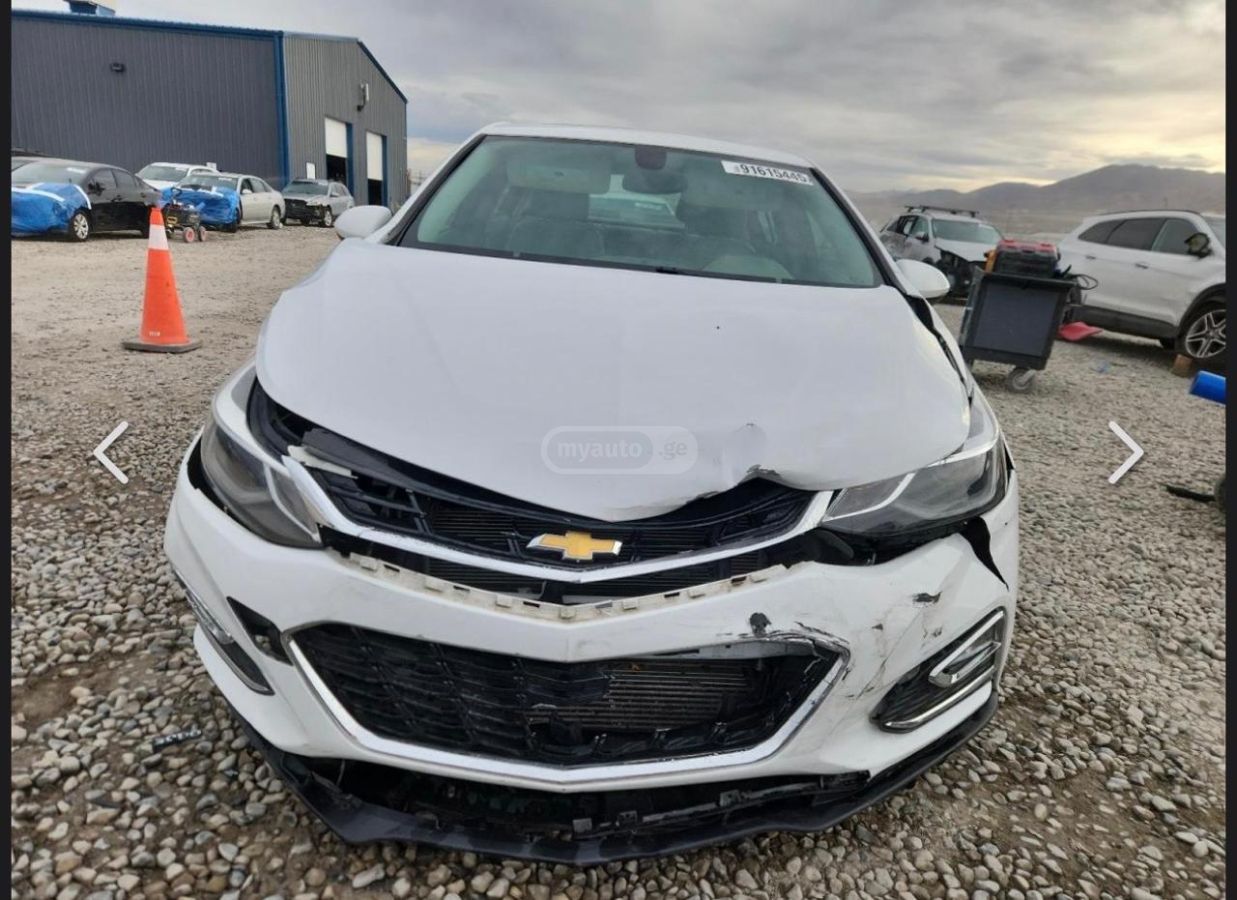 Chevrolet Cruze - фото 1
