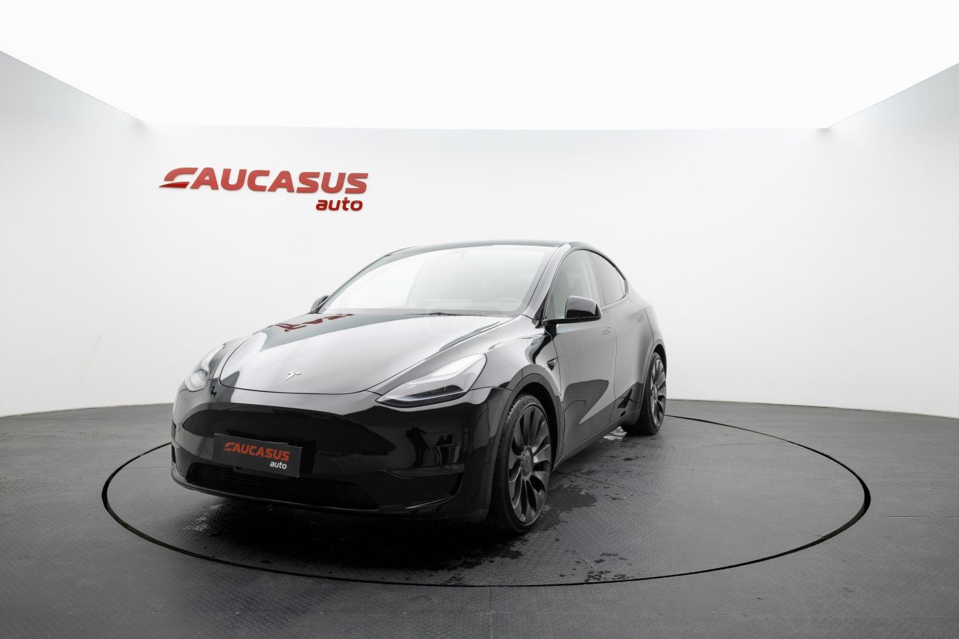 Tesla Model Y - фото 1