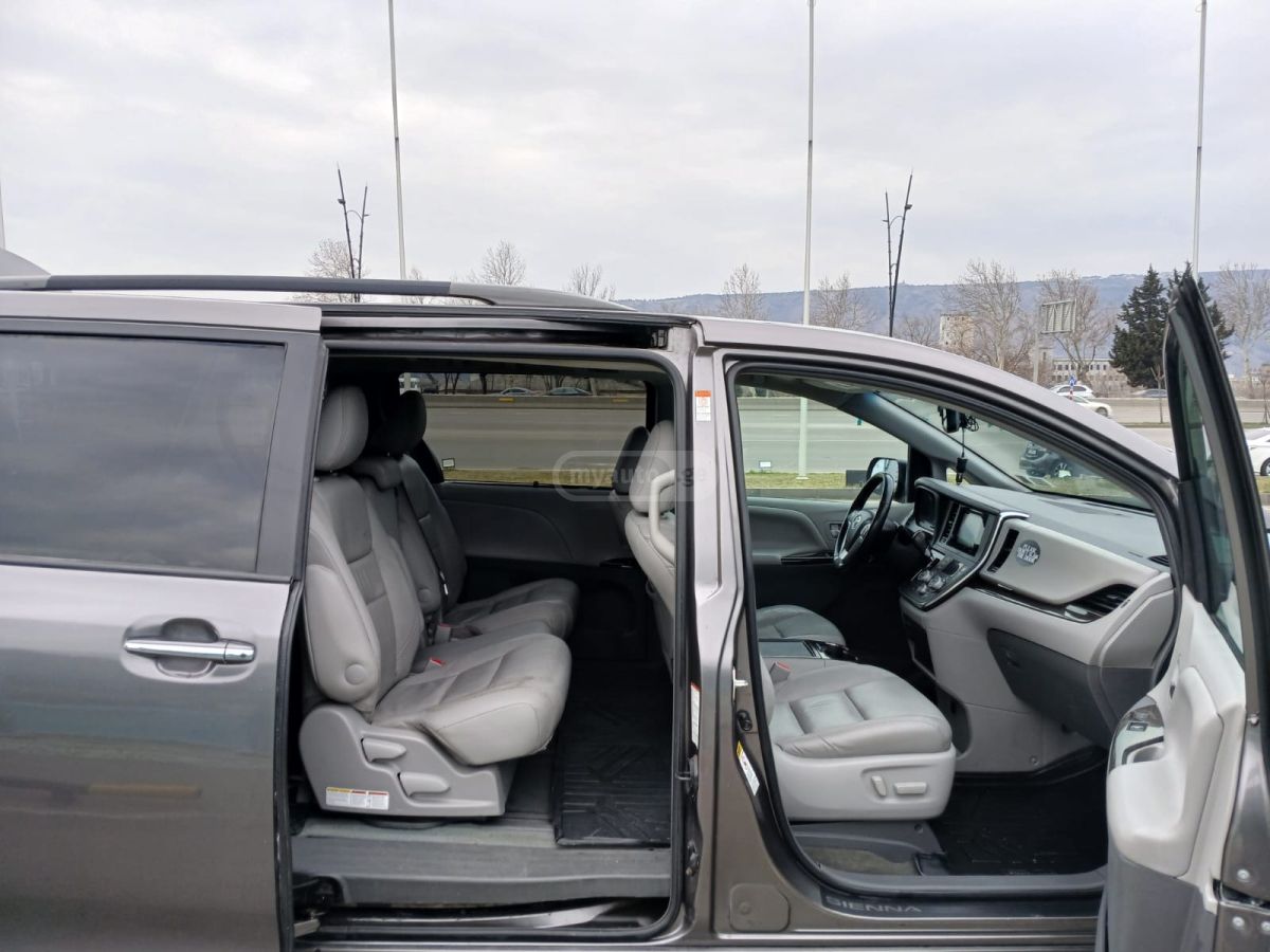 Toyota Sienna - фото 10