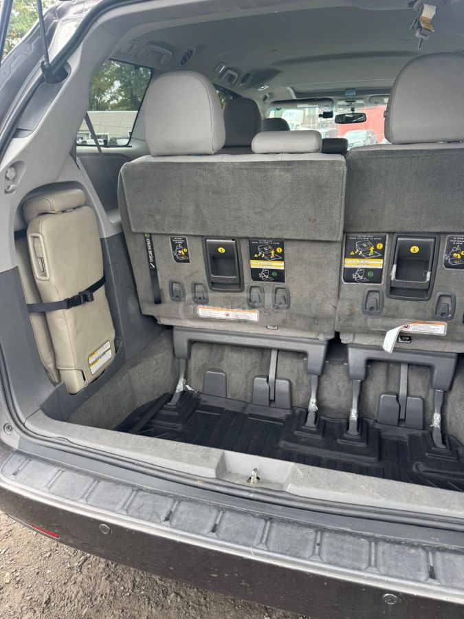 Toyota Sienna - фото 11