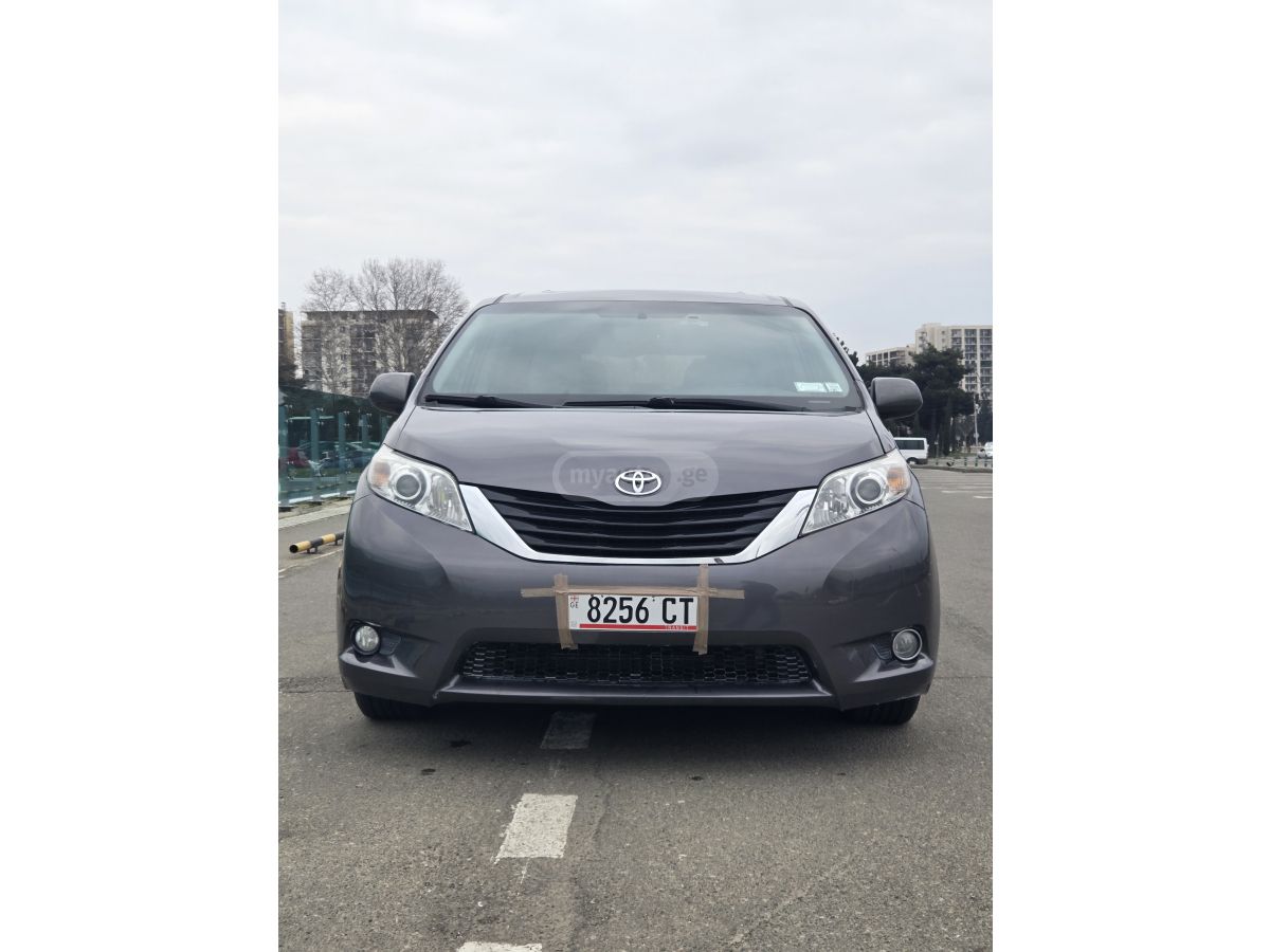 Toyota Sienna - фото 8